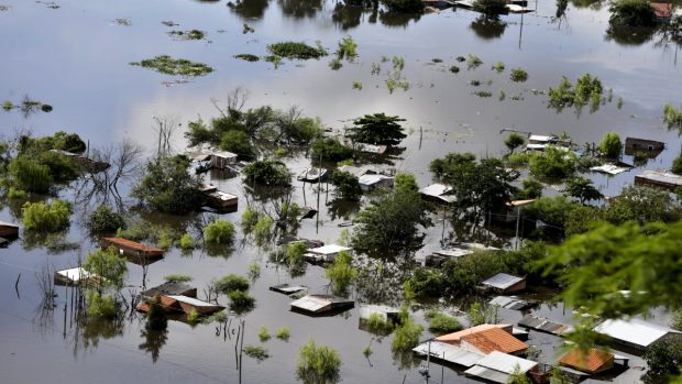 Zaplavené domy v paraguayském městě Asunción