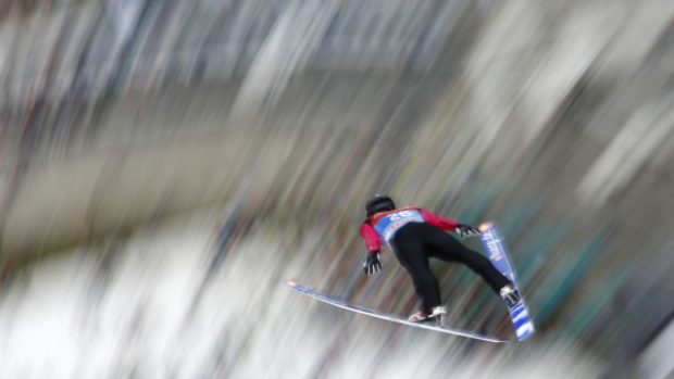 Skokan na lyžích Jan Matura během kvalifikačního kola v Ga-Pa