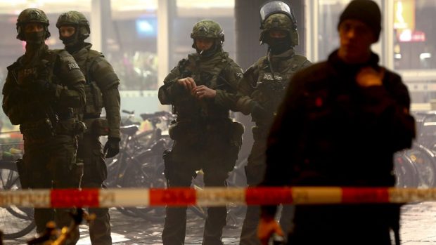 Německá policie uzavřela kvůli teroristické hrozbě hlavní vlakové nádraží v Mnichově