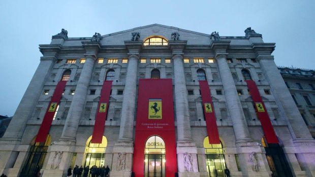 Milánská burza v barvách Ferrari