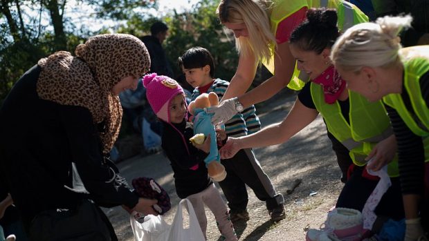 Čeští dobrovolníci pomáhají uprchlíkům na srbsko-maďarské hranici