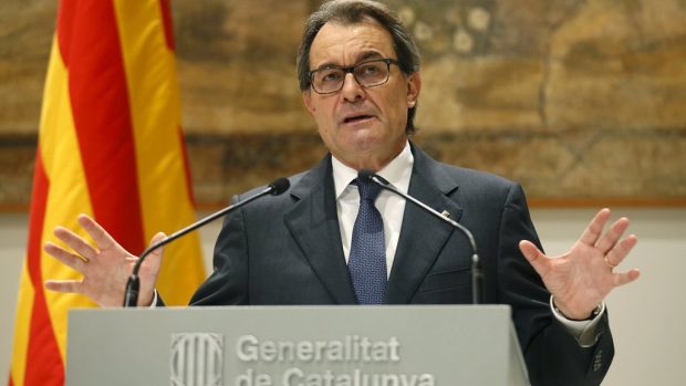 Šéf katalánských separatistů a dosavadní premiér Artur Mas odstoupí