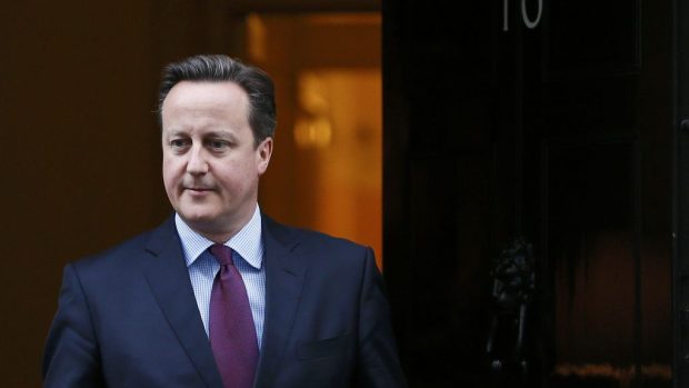 Britský premiér David Cameron před svým sídlem v Downing Street 10 v Londýně