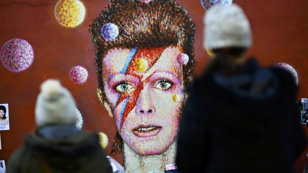 Týden po smrti Davida Bowieho se podle očekávání zvýšily prodeje jeho desek (ilustrační foto)