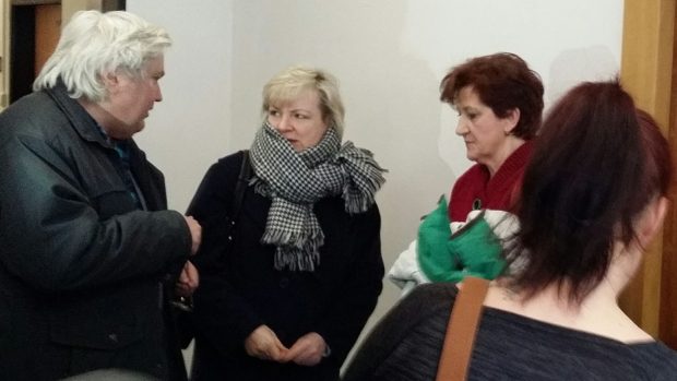 Věra Marešová u krajského soudu v Ústí nad Labem