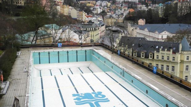 Vypuštěný bazén hotelu Thermal v Karlových Varech