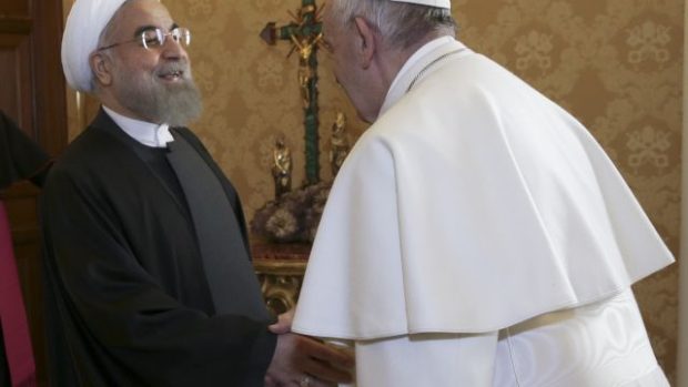 Papež František uvítal íránského prezidenta Hasana Rúháního ve Vatikánu