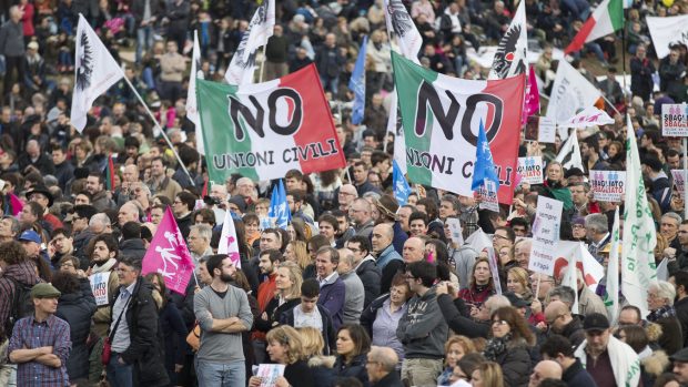 Demonstrace proti svazkům osob stejného pohlaví v Římě