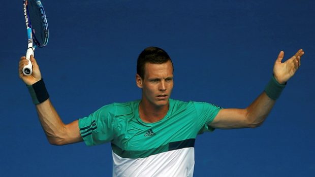 Zdvižené ruce tentokrát nejsou výrazem radosti, Tomáš Berdych v žebříčku přišel o 6. místo