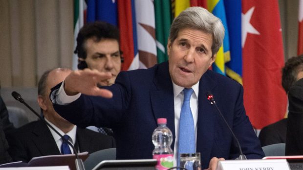 Americký ministr zahraničí John Kerry na jednání koalice proti Islámskému státu v Římě