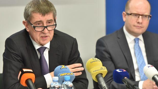 Ministr financí Andrej Babiš a premiér Bohuslav Sobotka