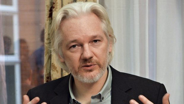 Julian Assange na archivním snímku ze srpna 2014