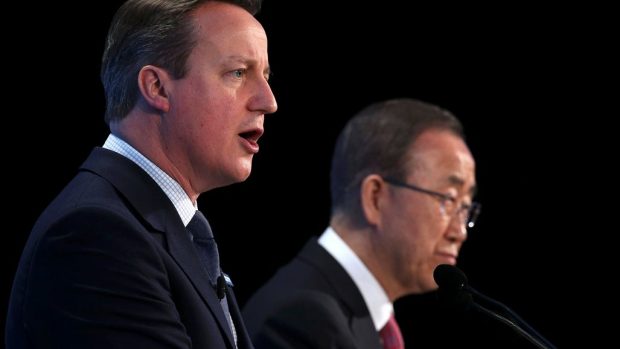 Britský premiér David Cameron a generální tajemník OSN Pan Ki-mun na londýnské dárcovské konferenci pro Sýrii