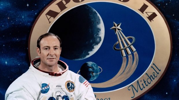 Edgar Mitchell na archivním snímku NASA