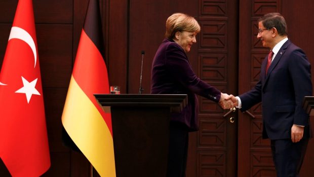 Německá kancléřka Angela Merkelová jednala s tureckým premiérem Ahmetem Davutoglem o situaci syrských uprchlíků