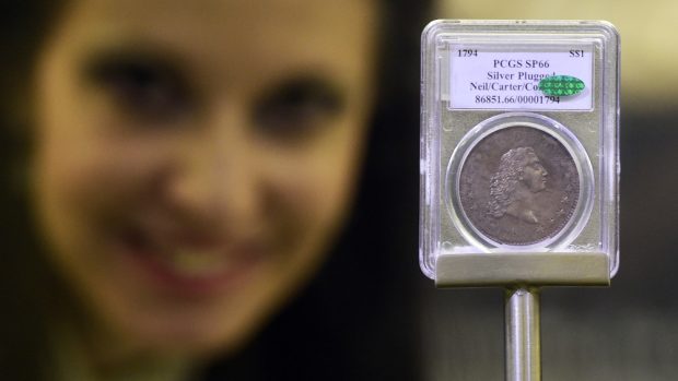 Jedinečná stříbrná mince z roku 1794 je na 4 dny k vidění v Praze