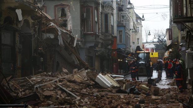 V centru Istanbulu se zřítily dvě budovy