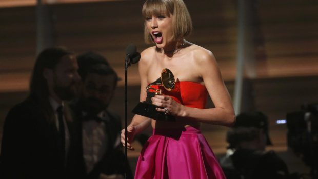 Americká zpěvačka Taylor Swift s cenou Grammy