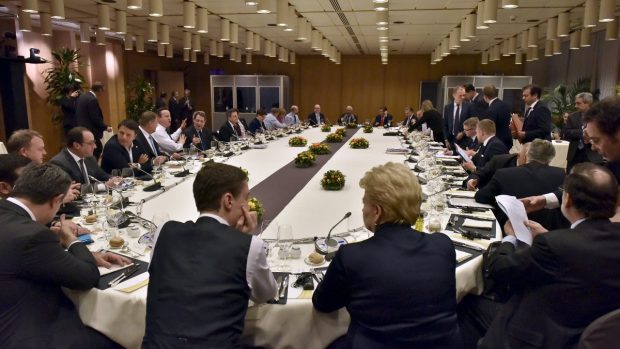 Evropští lídři řeší na pracovní večeři požadavky na reformu vztahů Británie a zbytku unie