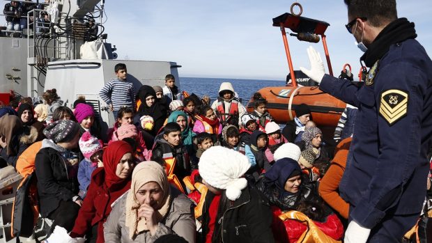 Příliv uprchlíků do Řecka se prý opět zvýšil