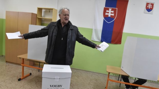 Jeden z voličů na Základní škole Andreje Kubiny v Trnavě