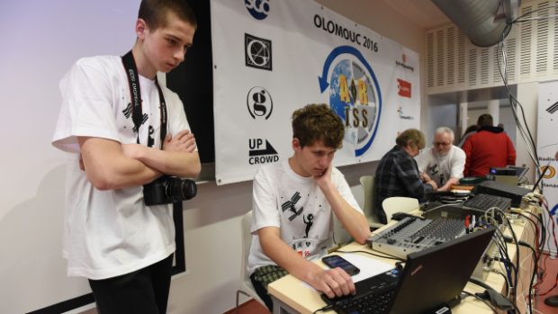 Olomoučtí studenti navázali jako první v Česku rádiové spojení s Mezinárodní vesmírnou stanicí (ISS)