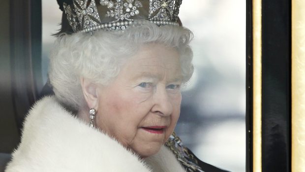Královna Alžběta II. na archivním snímku z května 2015