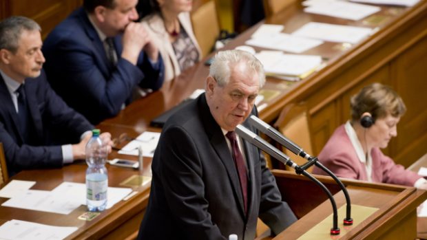 Prezident Miloš Zeman v Poslanecké sněmovně podpořil zákon o referendum