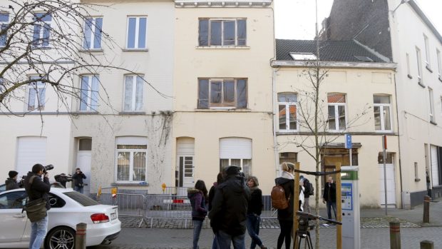 Dům v bruselské čtvrti Forest, ve kterém došlo k přestřelce mezi policií a ozbrojenci