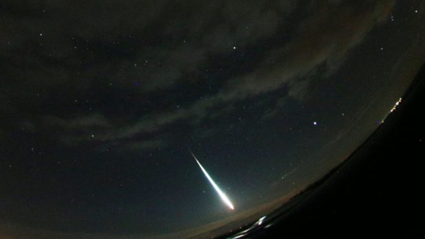 Více než půltunový meteorit ozářil noční oblohu nad jihozápadem Čech. Dopadl v Německu