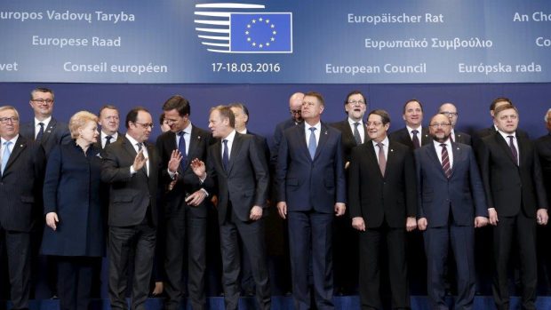 Lídři zemí Evropské unie jednají na summitu v Bruselu o plánu, který má zastavit proud uprchlíků z Turecka do Evropy