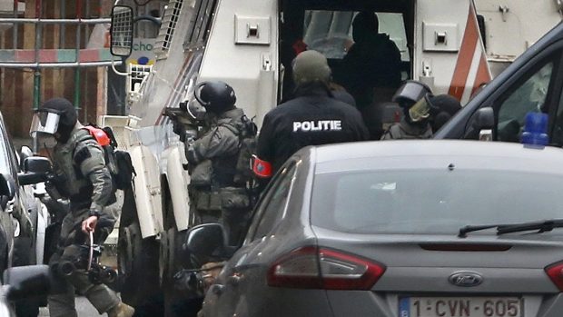 Belgická policie zasahuje v bruselské čtvrti Molenbeek