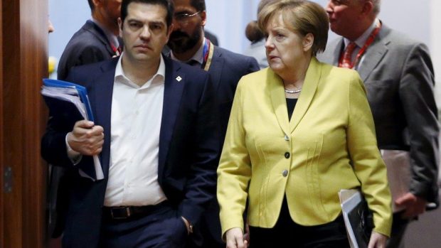 Řecký premiér Tsipras a německá kancléřka Merkelová na summitu EU k uprchlické krizi