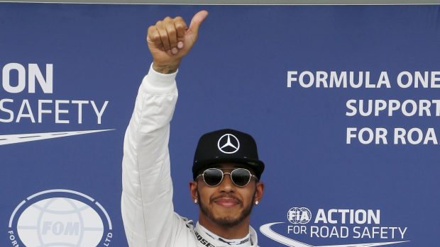 Lewis Hamilton odstartuje do velké ceny Austrálie z prvního místa