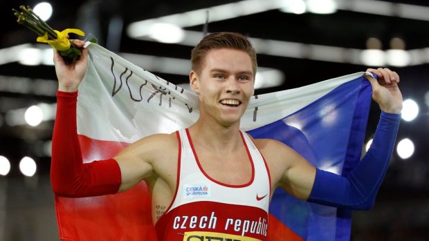 Pavel Maslák slaví triumf na halovém světovém šampionátu v Portlandu