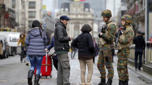 Belgičtí vojáci v centru Bruselu