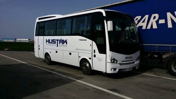 Autobus, který dovezl z Česka do Německa irácké uprchlíky