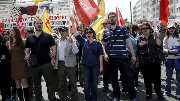 Součástí generální stávky je i demonstrace odborů v Aténách