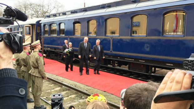 Rakouský prezident Heinz Fischer přicestoval na návštěvu Česka vlakem