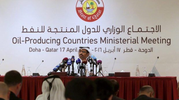 Katarský ropný ministr Muhammad Sadá po setkání zástupců těžařských zemí oznámil, že se zatím nepodařilo dohodnout na zmrazení těžby ropy