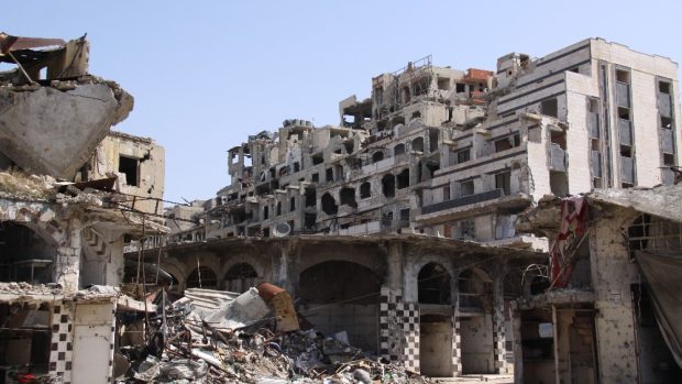Do zničeného Homsu se pomalu vrací život