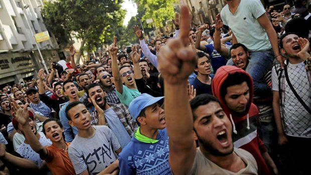 Demonstranty přivedlo do ulic předání dvou egyptských ostrovů Saúdské Arábii.