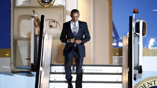 Americký prezident Barack Obama přiletěl do Velké Británie na třídenní návštěvu