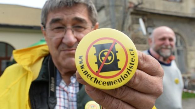Protest proti průzkumům pro hlubinné úložiště radioaktivního odpadu v Pačejově na Klatovsku