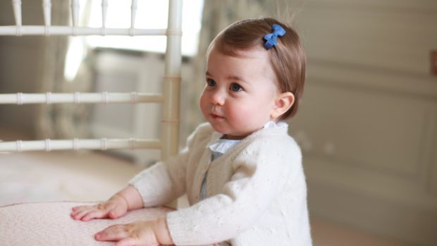 Princezna Charlotte slaví první narozeniny, její snímky pořídila sama matka - vévodkyně Kate