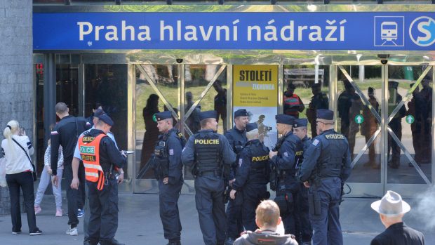 Policisté evakuovali hlavní nádraží v Praze