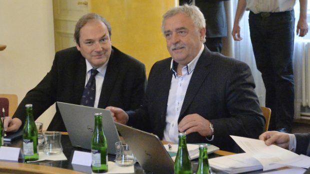 Mimořádné jednání předsednictva tripartity k situaci v OKD. Na snímku vpravo je předseda hornických odborů Jan Sábel