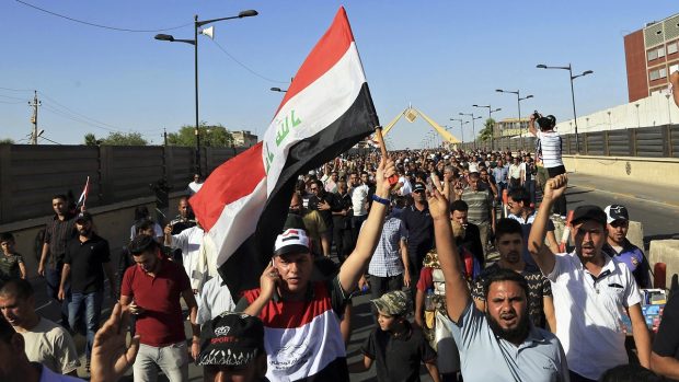 Demonstranti v Bagdádu vtrhli do ostře střežené zelené zóny