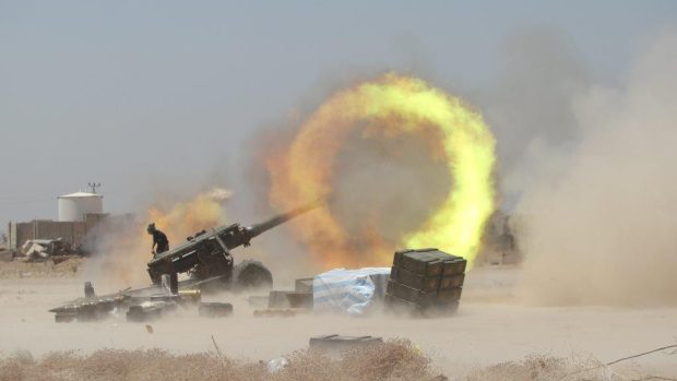 Irácké šíitské milice pálí na pozice Islámského státu poblíž Fallúdžy