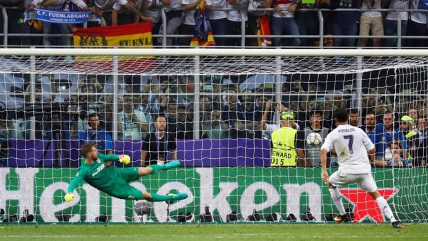 Penalty rozhodují ve fotbale už 125 let, Cristiano Ronaldo z ní takhle rozhodl poslední finále Ligy mistrů